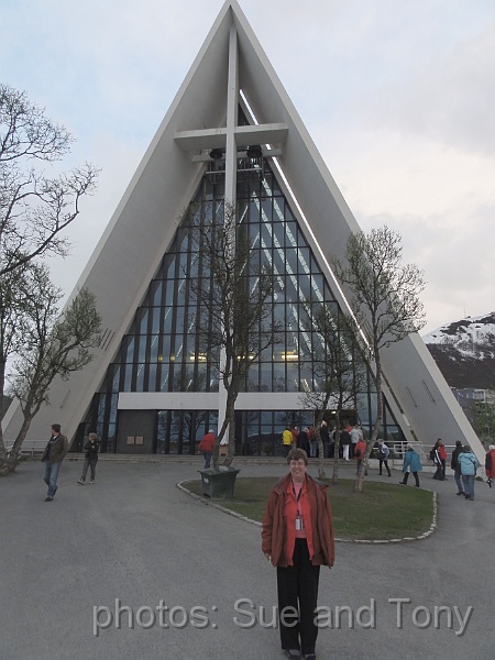 day 8 breakfast at nordkap 0139.jpg - after the concert before we got back on the bus